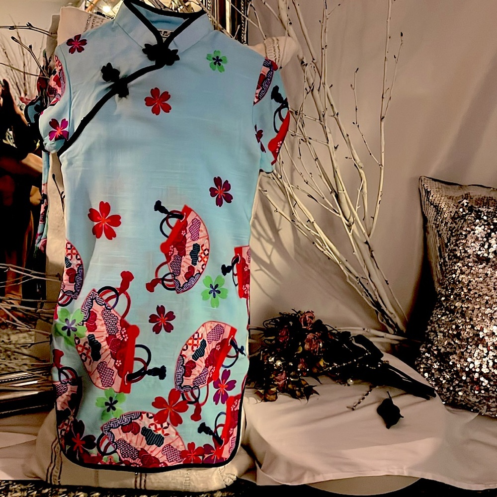 Baby 12 -24 month  Floral Cheongsam Dress with Black Trim  slits on sides